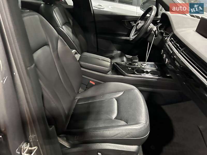 Внедорожник / Кроссовер Audi Q7 2017 в Киеве