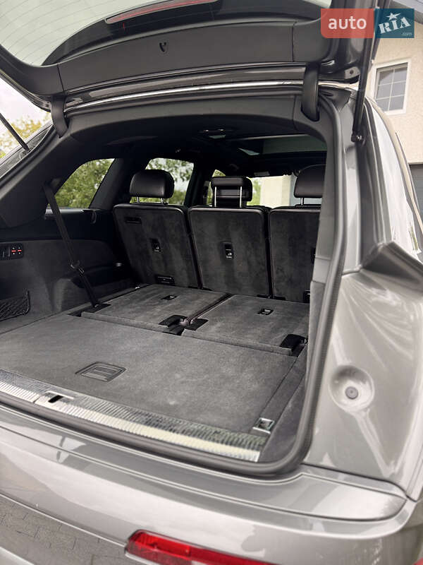 Внедорожник / Кроссовер Audi Q7 2017 в Богородчанах