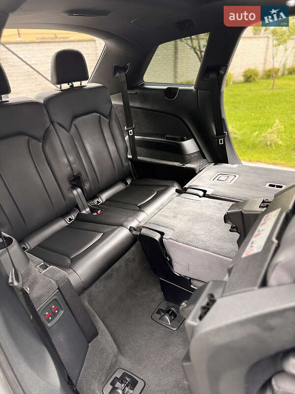 Внедорожник / Кроссовер Audi Q7 2017 в Богородчанах