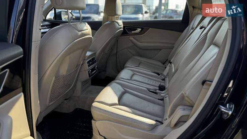 Позашляховик / Кросовер Audi Q7 2016 в Києві