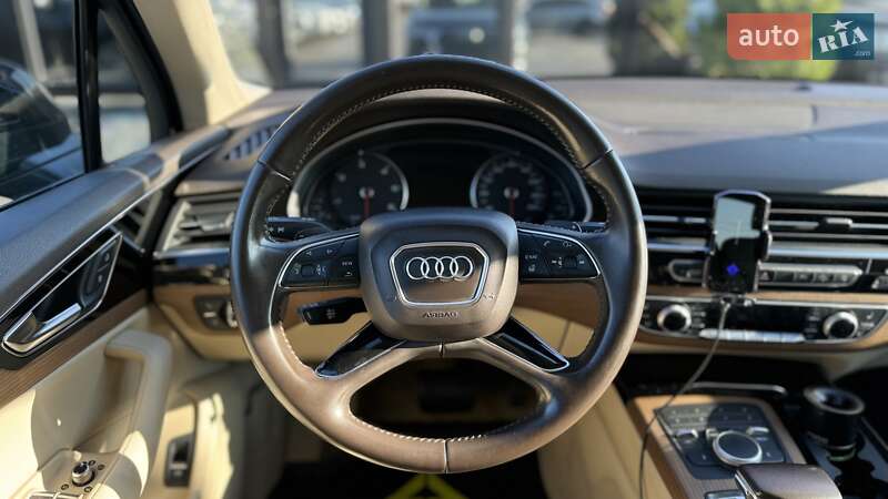 Позашляховик / Кросовер Audi Q7 2016 в Києві