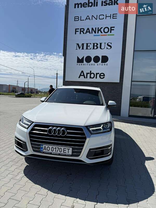 Внедорожник / Кроссовер Audi Q7 2016 в Хусте