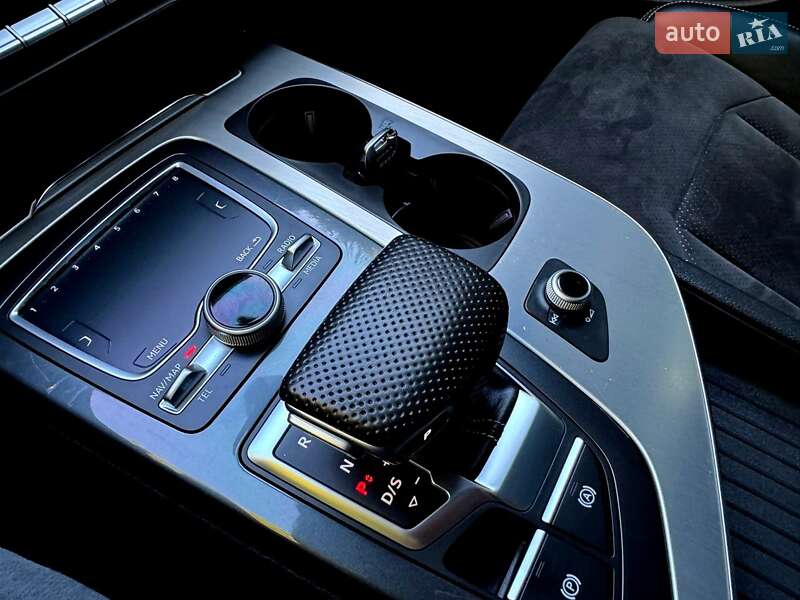 Внедорожник / Кроссовер Audi Q7 2017 в Хмельницком