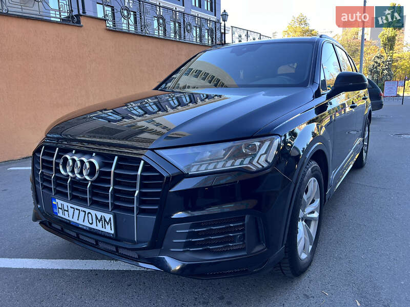 Позашляховик / Кросовер Audi Q7 2020 в Благовіщенську
