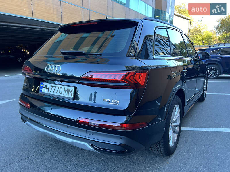 Позашляховик / Кросовер Audi Q7 2020 в Благовіщенську