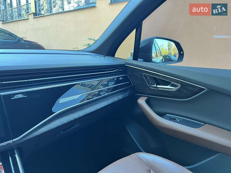 Позашляховик / Кросовер Audi Q7 2020 в Благовіщенську