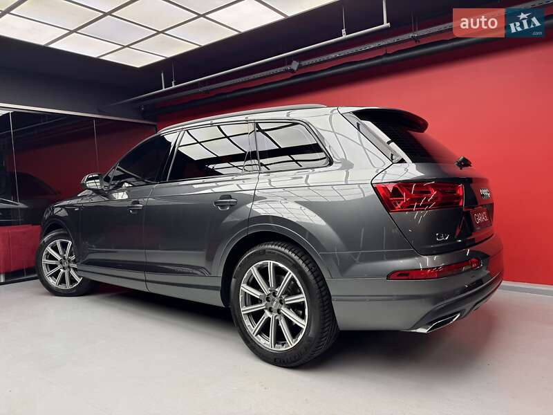 Позашляховик / Кросовер Audi Q7 2019 в Києві