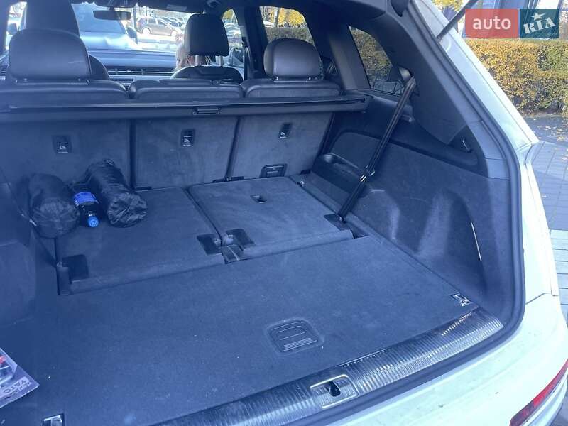 Позашляховик / Кросовер Audi Q7 2017 в Києві