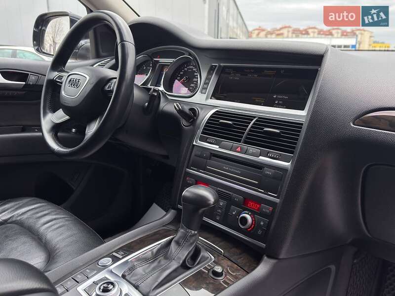 Позашляховик / Кросовер Audi Q7 2015 в Львові