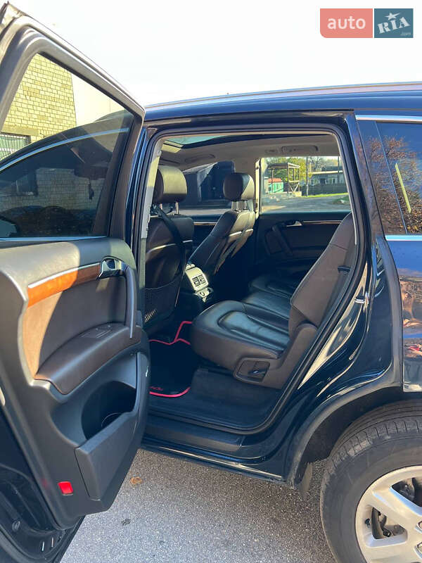 Внедорожник / Кроссовер Audi Q7 2010 в Обухове