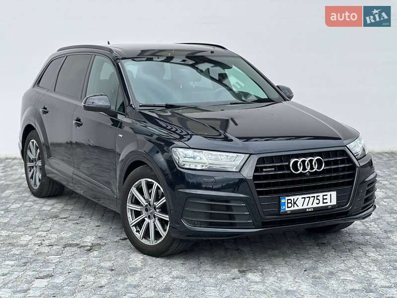 Внедорожник / Кроссовер Audi Q7 2017 в Ровно