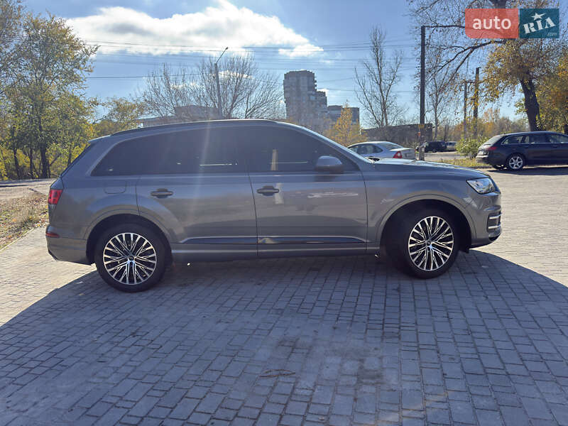 Позашляховик / Кросовер Audi Q7 2015 в Запоріжжі