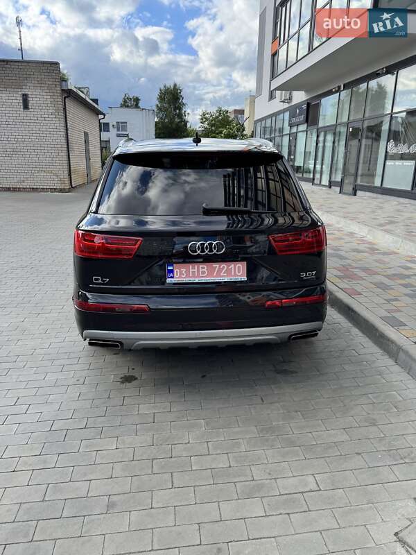 Внедорожник / Кроссовер Audi Q7 2017 в Сарнах