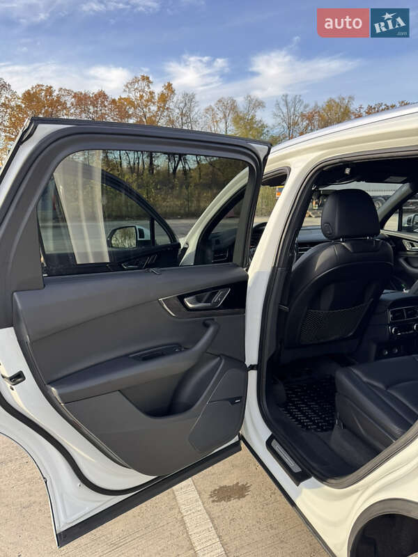 Позашляховик / Кросовер Audi Q7 2018 в Києві фото 25 Позашляховик / Кросовер Audi Q7 2018 в Києві