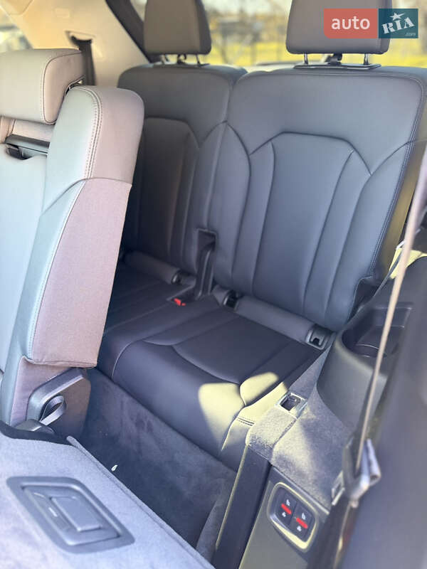 Позашляховик / Кросовер Audi Q7 2020 в Новояворівську