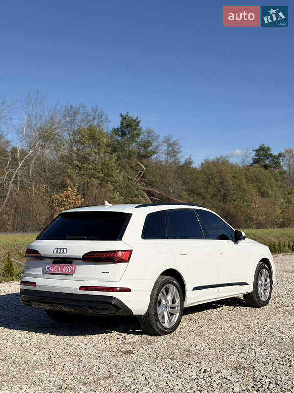 Позашляховик / Кросовер Audi Q7 2020 в Новояворівську