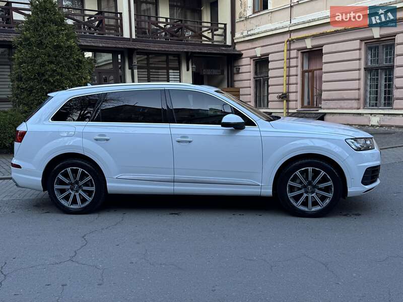 Внедорожник / Кроссовер Audi Q7 2017 в Черновцах