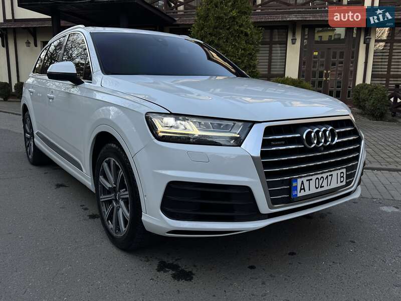 Внедорожник / Кроссовер Audi Q7 2017 в Черновцах
