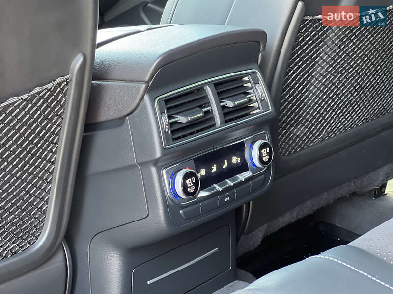 Позашляховик / Кросовер Audi Q7 2017 в Ужгороді