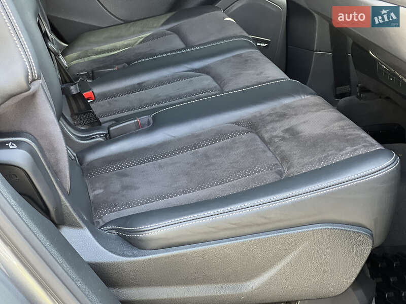 Позашляховик / Кросовер Audi Q7 2017 в Ужгороді