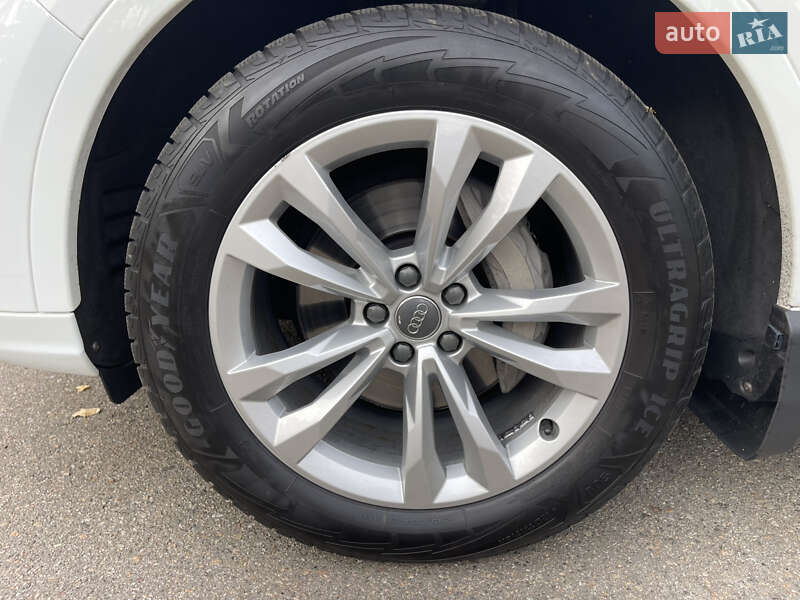 Внедорожник / Кроссовер Audi Q7 2015 в Киеве