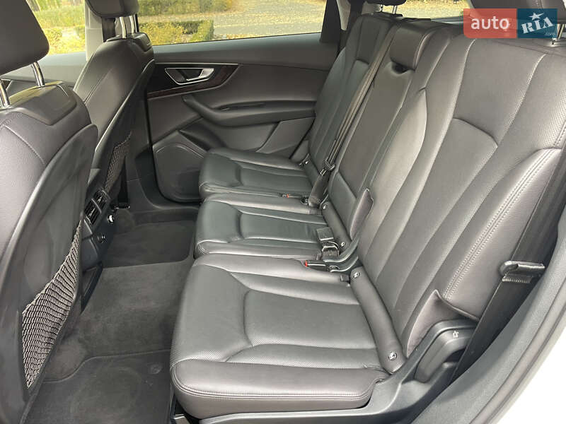 Внедорожник / Кроссовер Audi Q7 2015 в Киеве