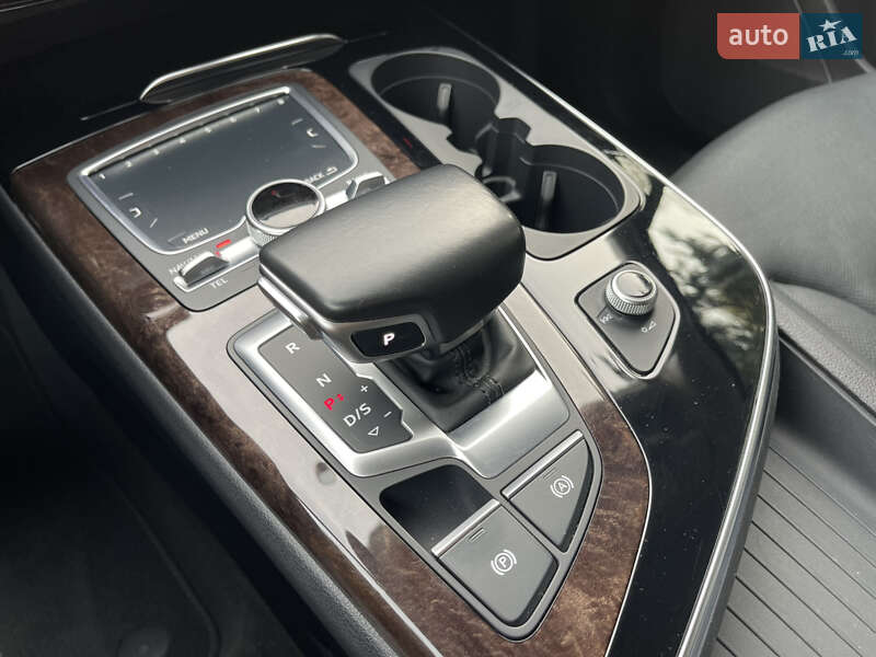 Внедорожник / Кроссовер Audi Q7 2015 в Киеве