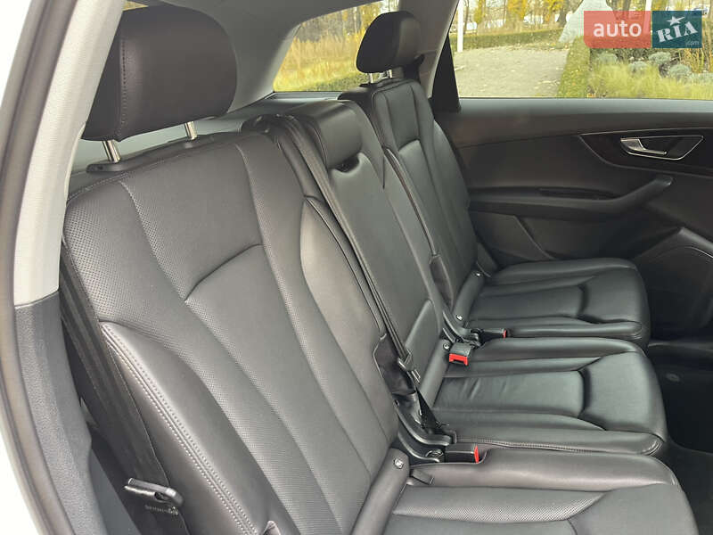 Внедорожник / Кроссовер Audi Q7 2015 в Киеве