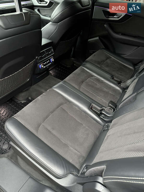 Внедорожник / Кроссовер Audi Q7 2016 в Баре