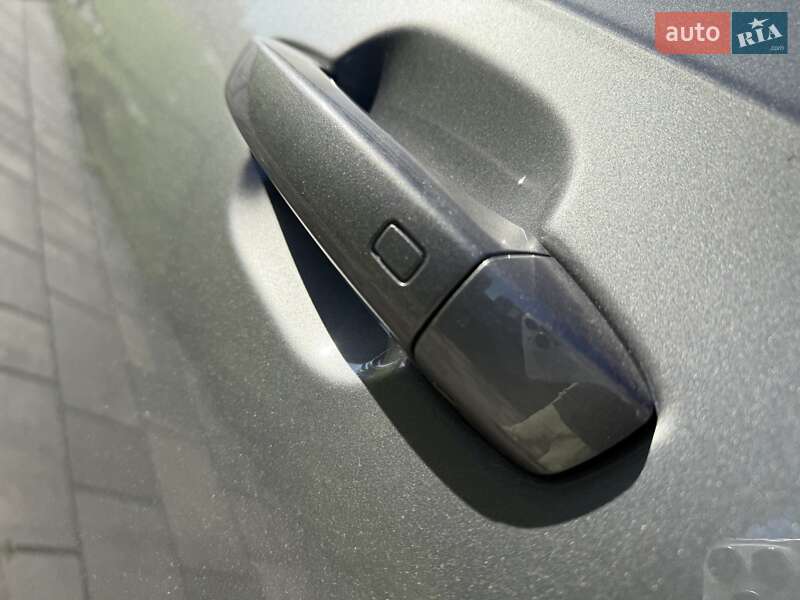 Внедорожник / Кроссовер Audi Q7 2016 в Киеве