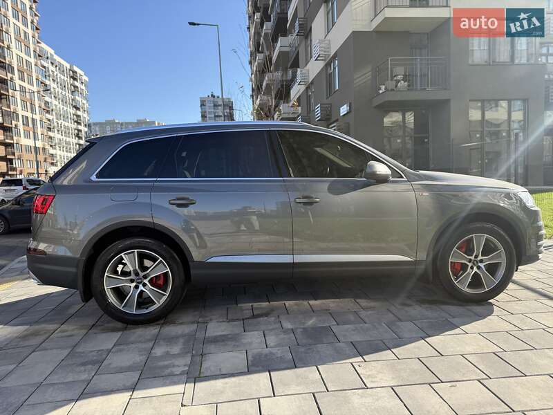 Внедорожник / Кроссовер Audi Q7 2016 в Киеве