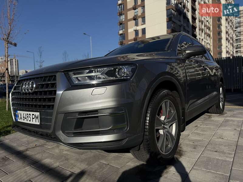 Внедорожник / Кроссовер Audi Q7 2016 в Киеве