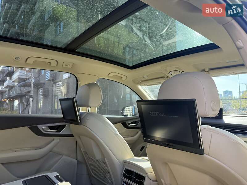 Внедорожник / Кроссовер Audi Q7 2016 в Киеве