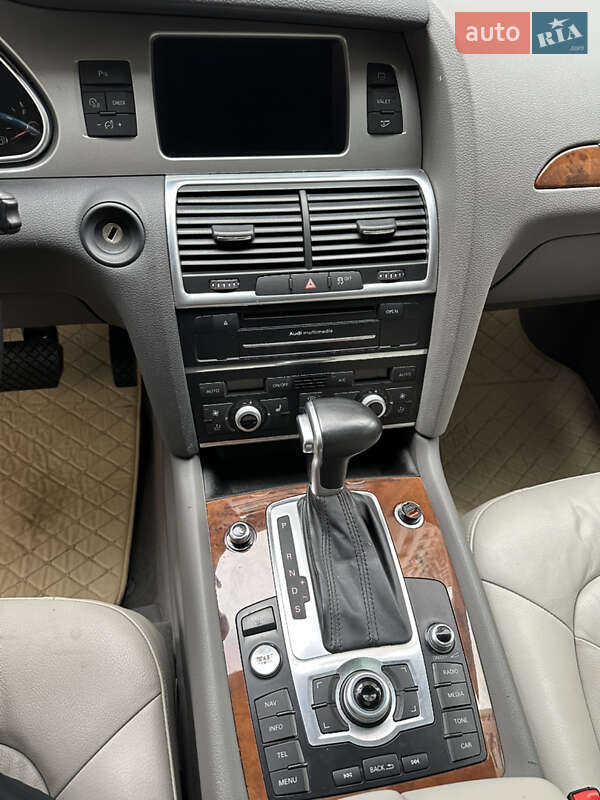 Внедорожник / Кроссовер Audi Q7 2015 в Киеве