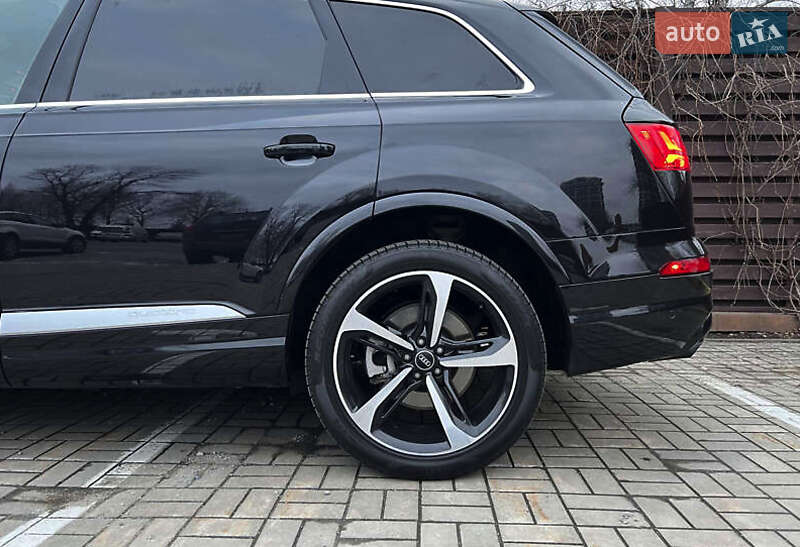 Позашляховик / Кросовер Audi Q7 2018 в Києві фото 27 Позашляховик / Кросовер Audi Q7 2018 в Києві