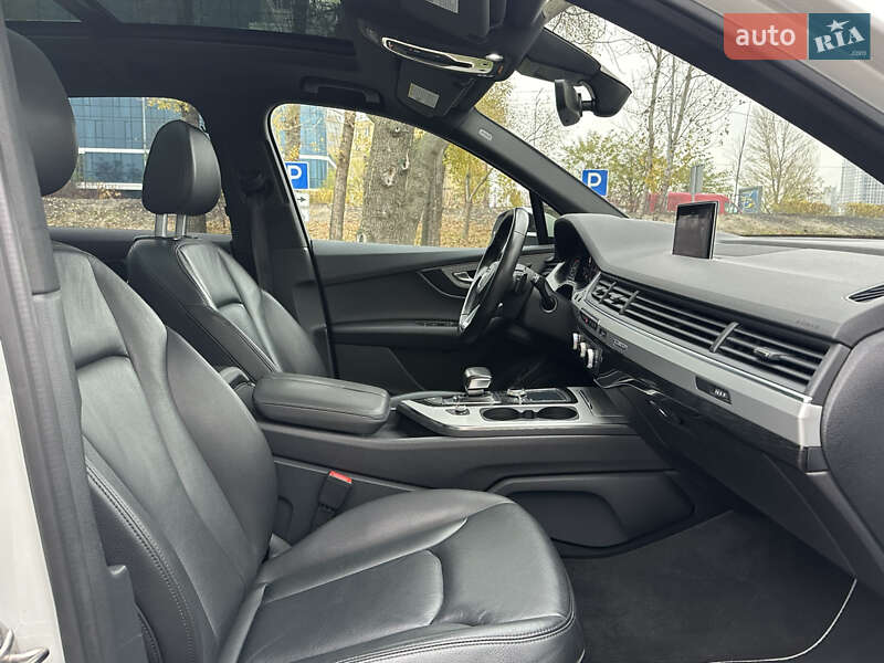 Внедорожник / Кроссовер Audi Q7 2017 в Киеве