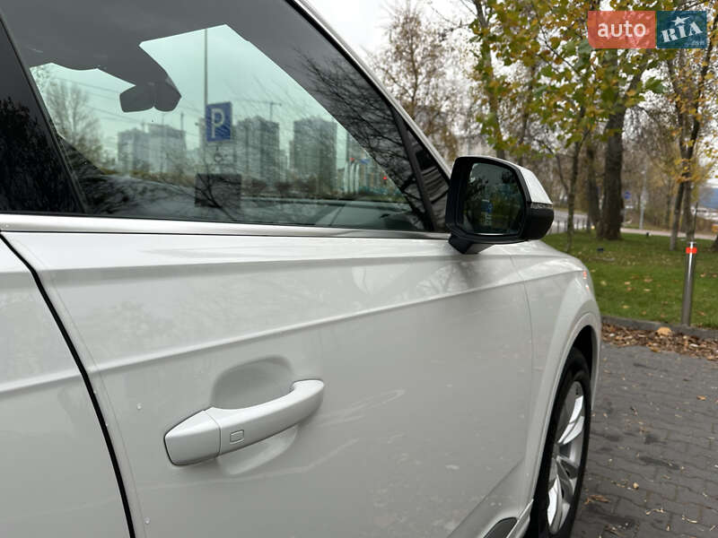 Внедорожник / Кроссовер Audi Q7 2017 в Киеве