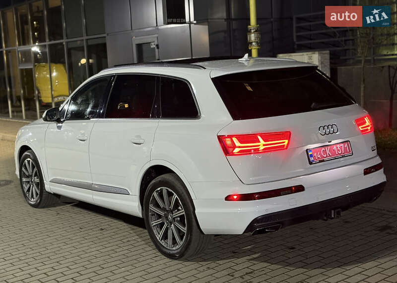 Внедорожник / Кроссовер Audi Q7 2017 в Новояворовске