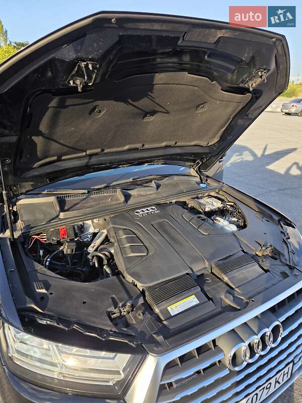 Внедорожник / Кроссовер Audi Q7 2017 в Запорожье