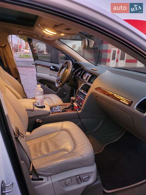 Позашляховик / Кросовер Audi Q7 2013 в Дніпрі