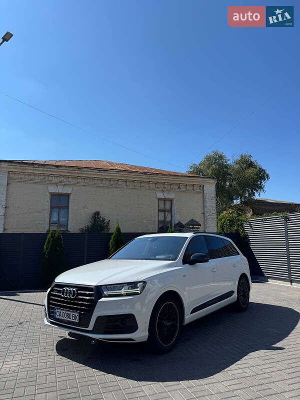 Внедорожник / Кроссовер Audi Q7 2017 в Черкассах