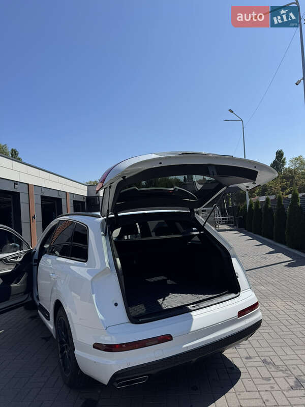 Внедорожник / Кроссовер Audi Q7 2017 в Черкассах