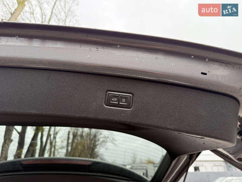 Позашляховик / Кросовер Audi Q7 2016 в Стрию