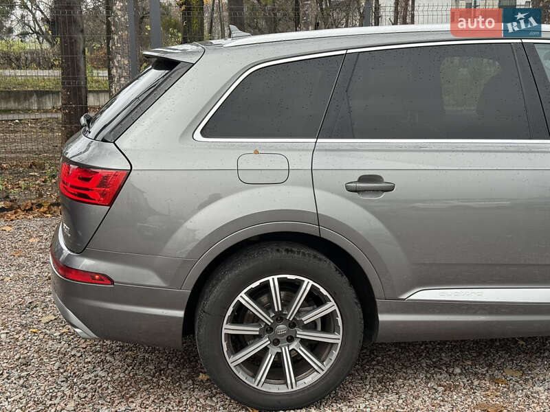 Позашляховик / Кросовер Audi Q7 2016 в Стрию