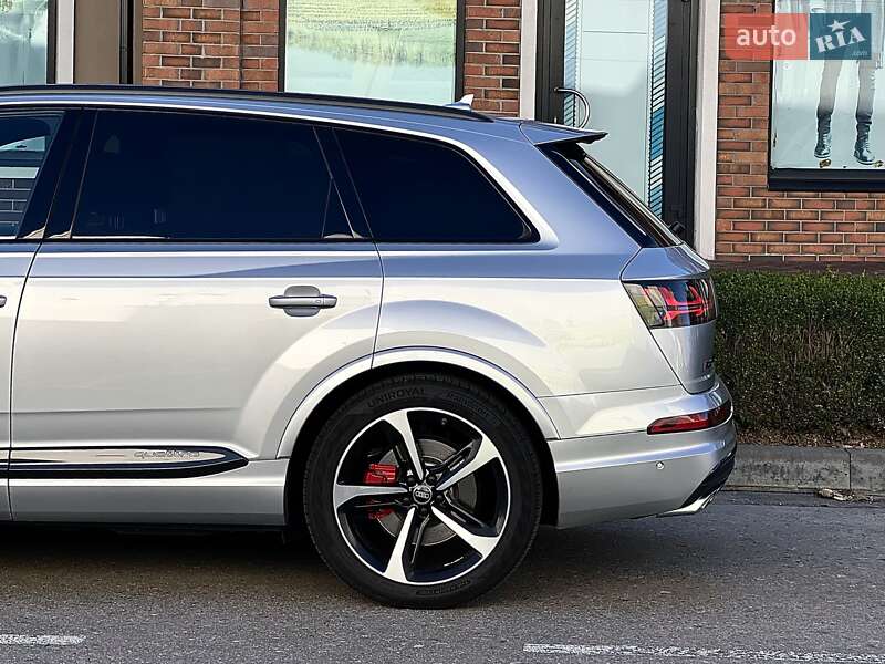 Позашляховик / Кросовер Audi Q7 2017 в Києві