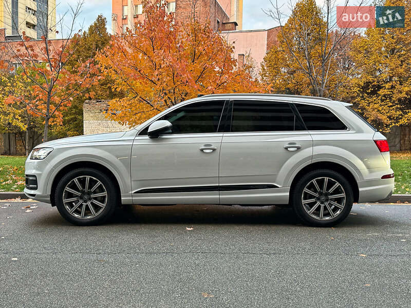 Внедорожник / Кроссовер Audi Q7 2016 в Киеве