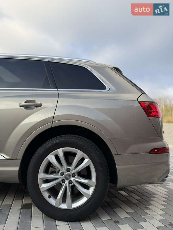 Позашляховик / Кросовер Audi Q7 2017 в Львові