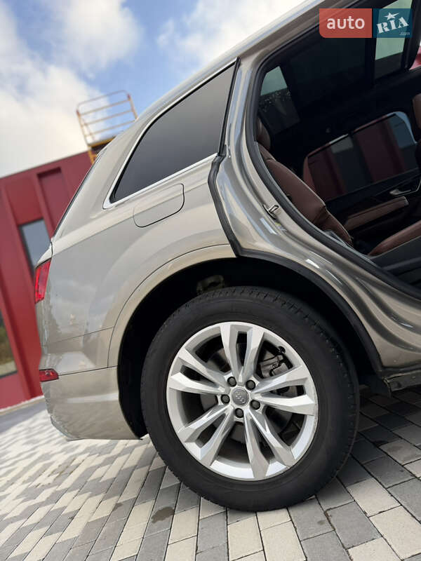 Позашляховик / Кросовер Audi Q7 2017 в Львові