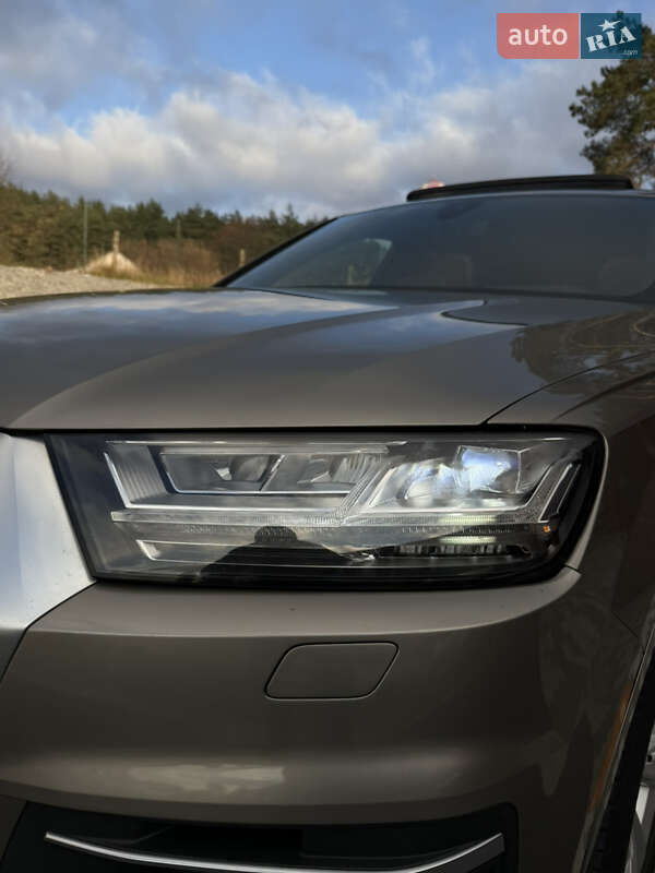 Позашляховик / Кросовер Audi Q7 2017 в Львові