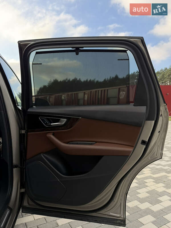 Позашляховик / Кросовер Audi Q7 2017 в Львові